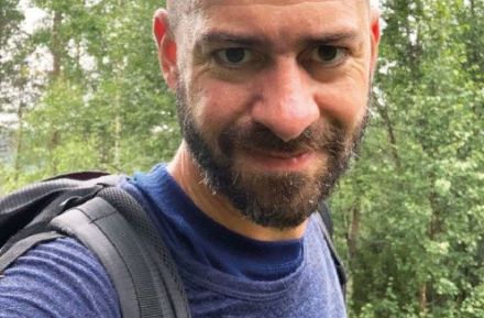 Henrik Singsdal på vei mot fjellet